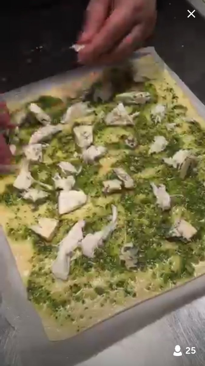 JelenaMKandic's tweet photo. @ivicirina @radeta How to make awesome #GreenPizza from basics from #PizzaScope last night from #Belgrade.🍕🍅🍕🍚🍕 https://t.co/JPXjSnnzEQ