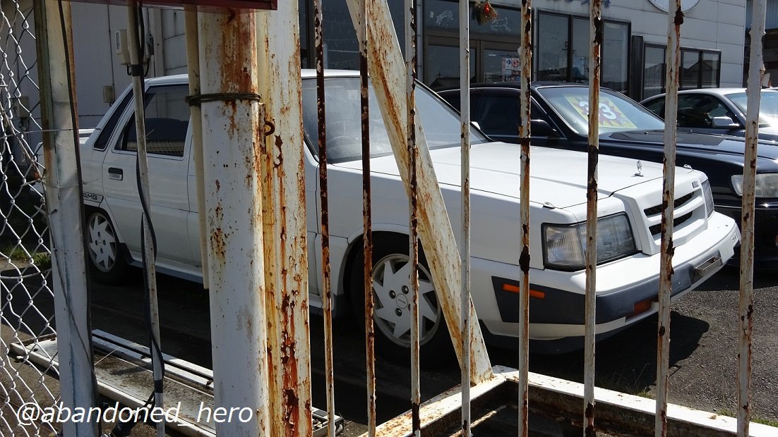 草ヒロ写真館byぱぁたん Na Twitteru 三菱デボネアamg 場所 三重県 中古車屋の敷地内に居たamg しかしそれはベンツではなく デボネアでした 高級セダンとしては異例の迫力があります 販売台数300台といわれる希少車なので近くで見たかったですが