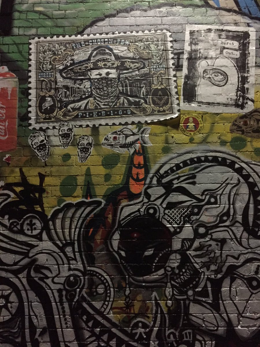 CrawlArt's tweet photo. #lovemelbourne #streetart @HosierLane admiring the #murals https://t.co/kF1FpCHn86