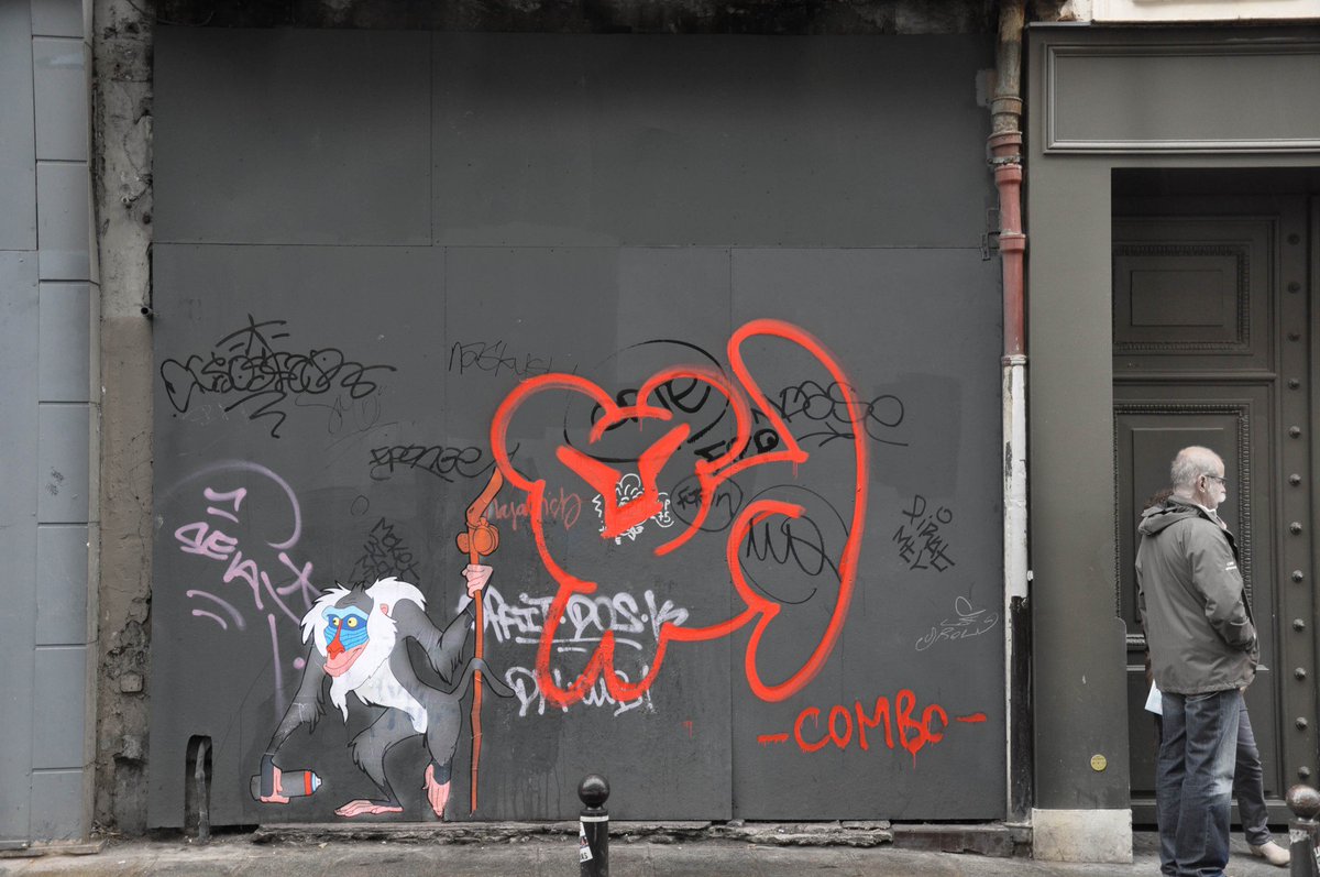 Combo_Ck's tweet photo. Souvenir..
● Suis le vieux Rafiki, il connaît le chemin ● #simba#rafiki #disney #streetart #streetartparis #combock https://t.co/U6OGIgpSVv
