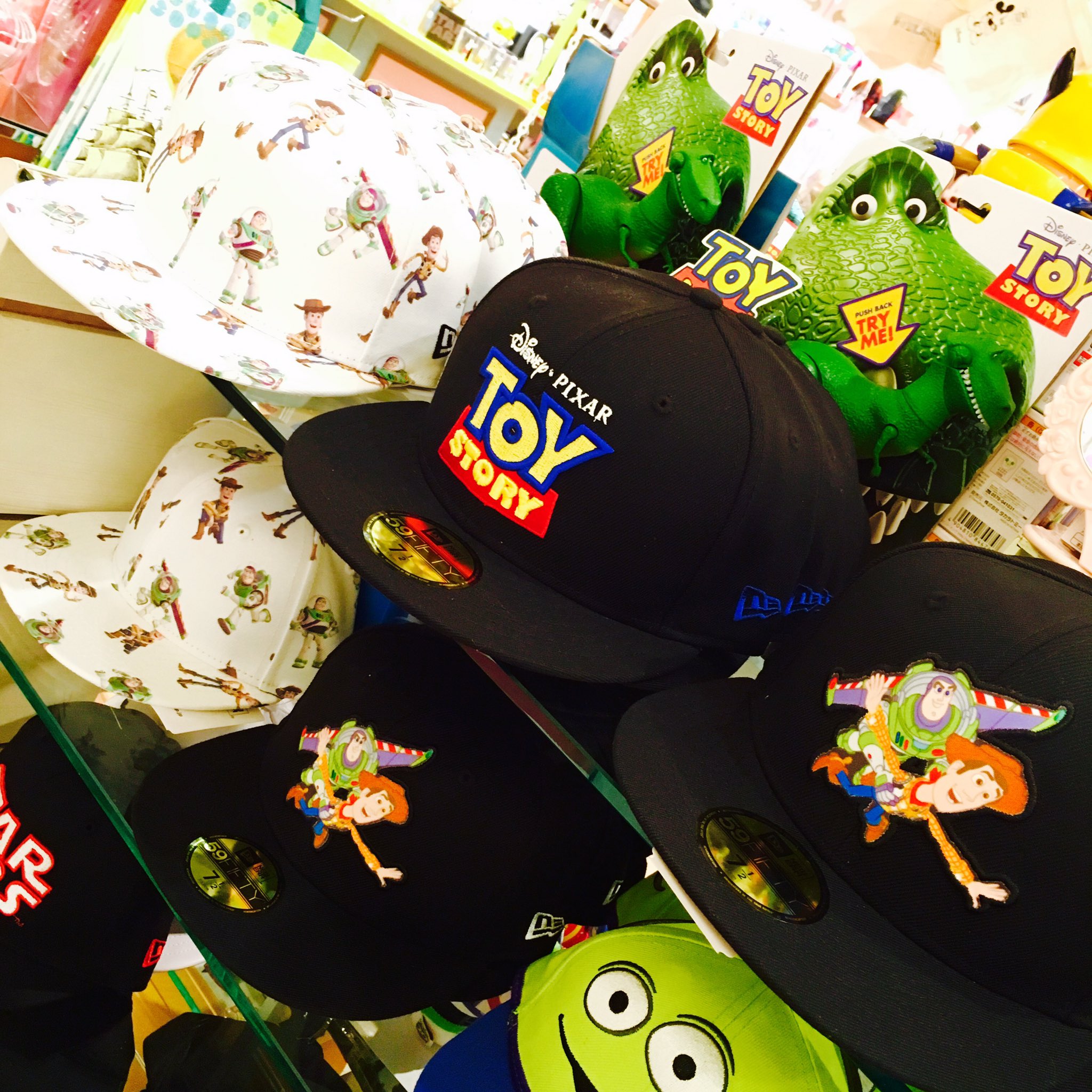 Goodscompanyland Na Twitteru 商品紹介 ニューエラから トイストーリーコラボのキャップが入荷 遊び心いっぱいなファッションにピッタリ そーゆースタイル 女子はお好きデショっ トイストーリー好きな方必見っʕ ʔ T Co Xdtyxpuyu0 Twitter