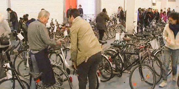 #Strasbourg : La bourse aux #vélos toujours aussi prisée tinyurl.com/j5cmon4