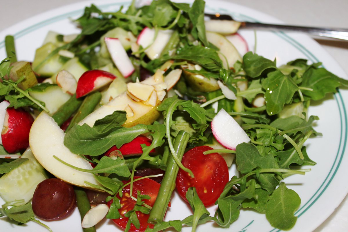 diary_thin's tweet image. Big salad after a holiday of too much of the bad stuff!