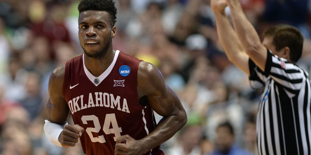 theScore's tweet photo. Buddy Hield earns Kobe Bryant's praise with 'heck of a performance.' https://t.co/8JpH56LygV https://t.co/Wy9xagxYgH