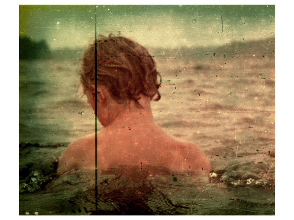 LearningLens_'s tweet photo. Photog @crackart shot with old cameras &amp; salvaged 35mm cine film for his series "Childhood" https://t.co/GJCl6CGbwr https://t.co/693XmVJYre