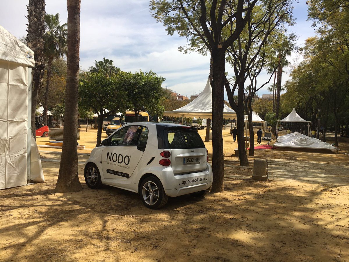 agencia_nodo's tweet photo. ¡Comienza la cuenta atrás! Parte del equipo @NODOPyC ya está montando @C_SERVA16 #SERVA2016 #Caballos #PRE https://t.co/MTVJUJ237r