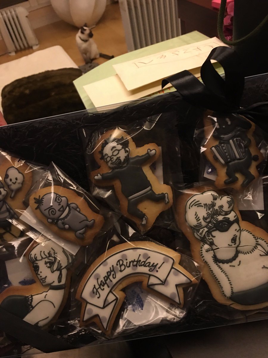 旅行から帰ったら家に沢山の仲間がいて
サプライズパーティーをしてくれました！やばい。アメリカ人みたい。
写真はカラーの仲間からいただいたアイシングクッキー。ミニョの完成度がすごい！モヨコ