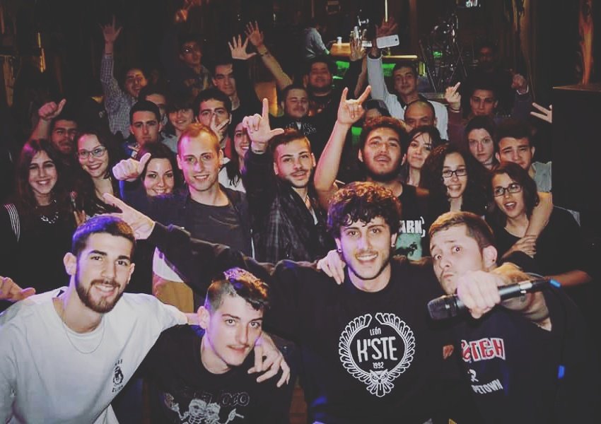 kaste_rapfreeca's tweet photo. PEDAZO CONCIERTO EN LA SALA #NATURA DE #VALENCIA ESTE SÁBADO. UN PLACER PEÑA. VOLVEREMOS!!!
#RAPFREECA #TUMORSTUDIO https://t.co/iXwroIDczH