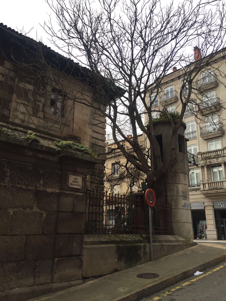 trasno1982's tweet photo. .@jesus_ourense, hay que facer algo coa antigua cárcere de #Ourense,estase a convertir nun perigo para os viandantes https://t.co/7o2XPfnOJb
