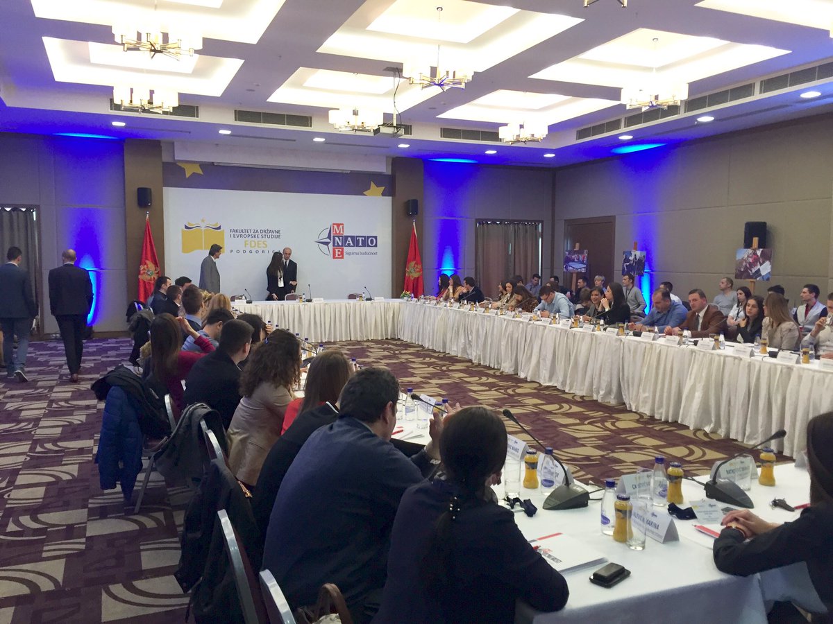 MontenegroNATO's tweet photo. PV Milo Đukanović sa studentima #FDES-a  razgovara o procesu evroatlantske integracije Crne Gore. #EU #NATO https://t.co/M5gHpkOmmQ