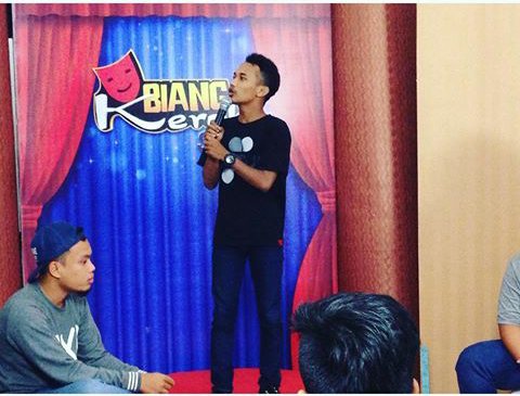 StandUpIndoJBI's tweet photo. Mw tw ap yg dbahas sihitam @teddysatriatam1 ini? Mkanya nnton Biang Kerok Show mlm ini diJambi TV jam 9 mlm #JambiTV https://t.co/3ziM5oXhzG
