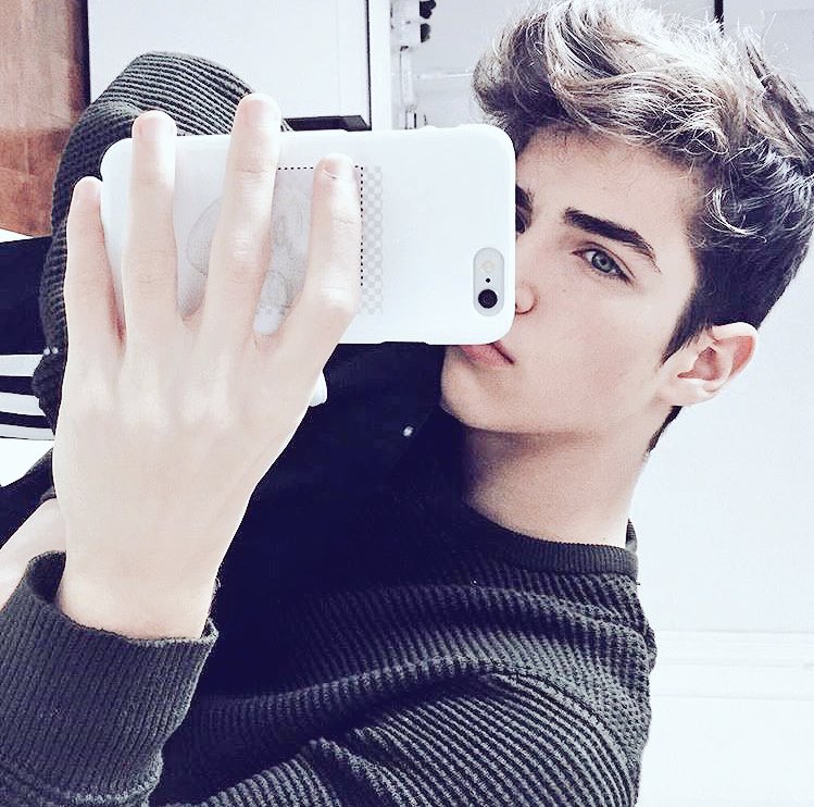 Dcddyxsfxck's tweet image. New fake.