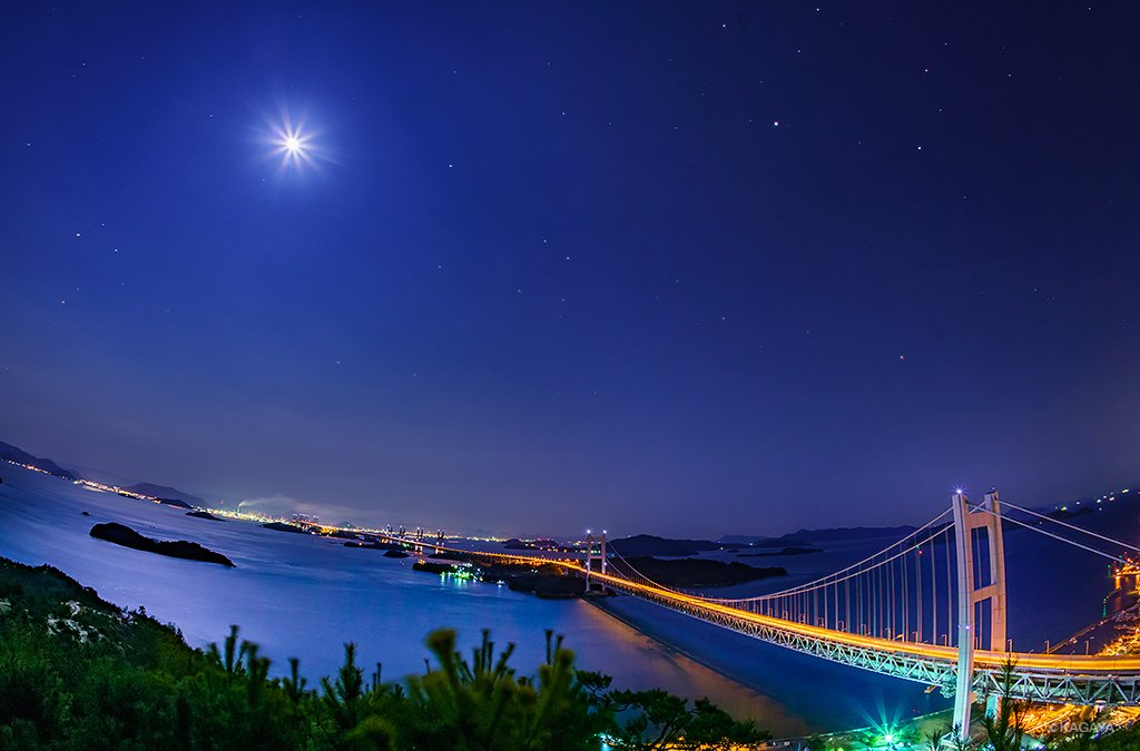 Kagaya 月夜の瀬戸内海 右上の明るい星は木星 橋は瀬戸大橋です 一昨日 岡山県鷲羽山にて撮影 倉敷科学センターの方に連れて行っていただきました T Co Xsxuwmcz08