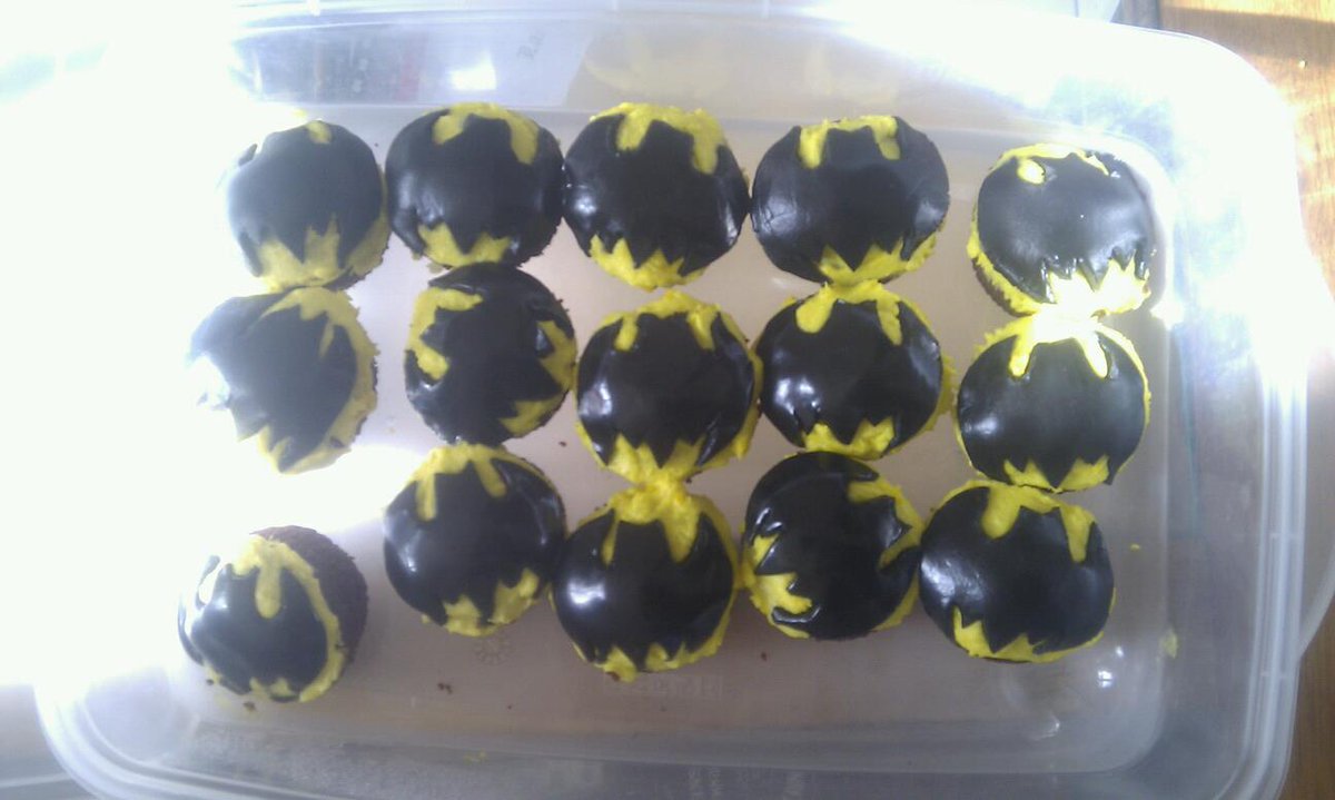 ComicStripClub's tweet photo. Made some BatCakes for #Easter I think the resurrection of Christ has been over shadowed by #DCRebirth 
Soz Jesus! https://t.co/D02FNuIDjP