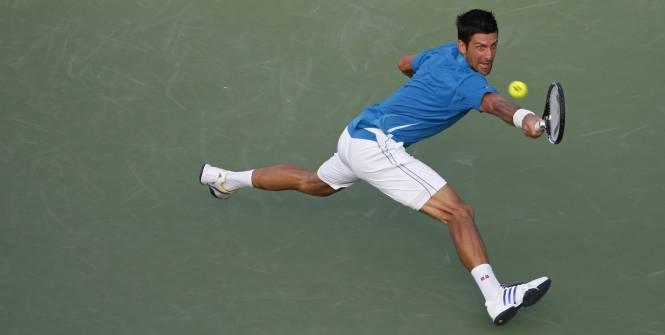 lequipe's tweet photo. Novak Djokovic s'impose en deux temps contre Joao Sousa à Miami https://t.co/J11dBgRVsL https://t.co/kBHdACLpI0