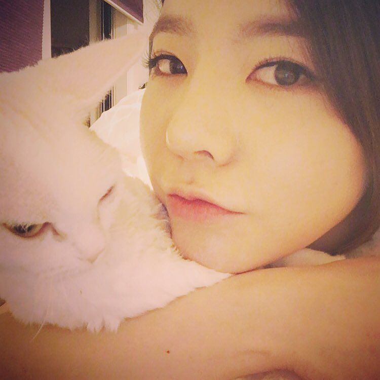 SMTown_SNSD's tweet photo. SNSD Sunny Instagram Update: 원하시는 얼굴 사진 갑니다요 #소금 https://t.co/OCBKHV9BNn