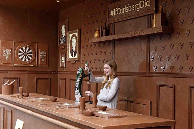 Carlsberg built a pop-up bar in the middle of London made oud of half a tonne of chocolate. bit.ly/1pUe4g0