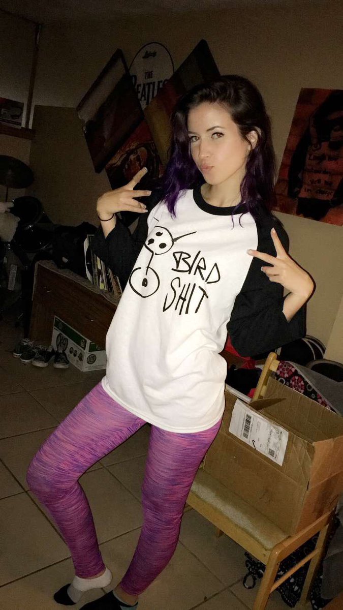 itsbirdshit's tweet photo. 3/4 SLEEVES ARE IN!! 🔥🔥🔥 https://t.co/b4DmJx2gxo