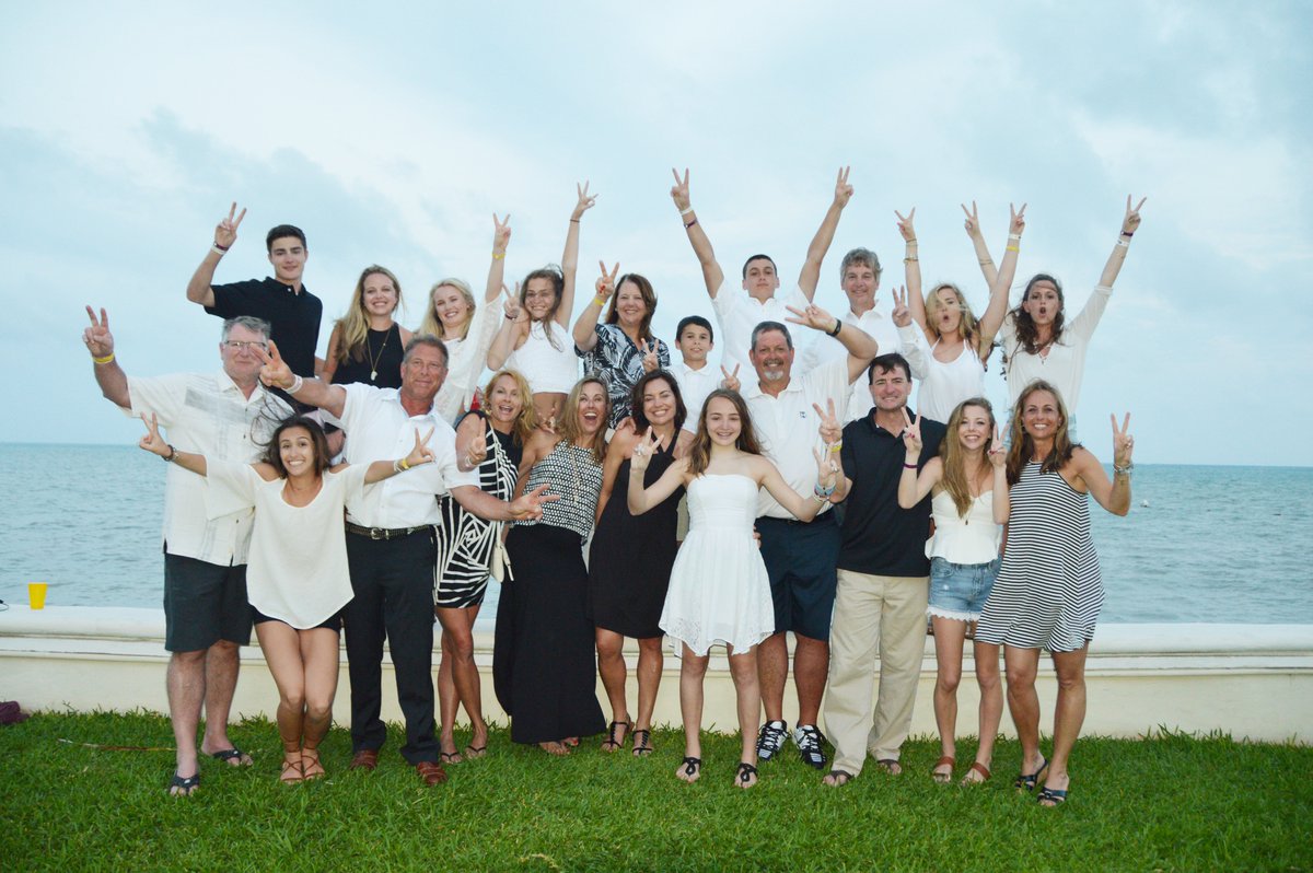 Thomcus's tweet photo. Awesome Spring Break trip with this great crew from Oakton! Moon Palace Cancun rocks!!! https://t.co/a8x6mZ7Gpv