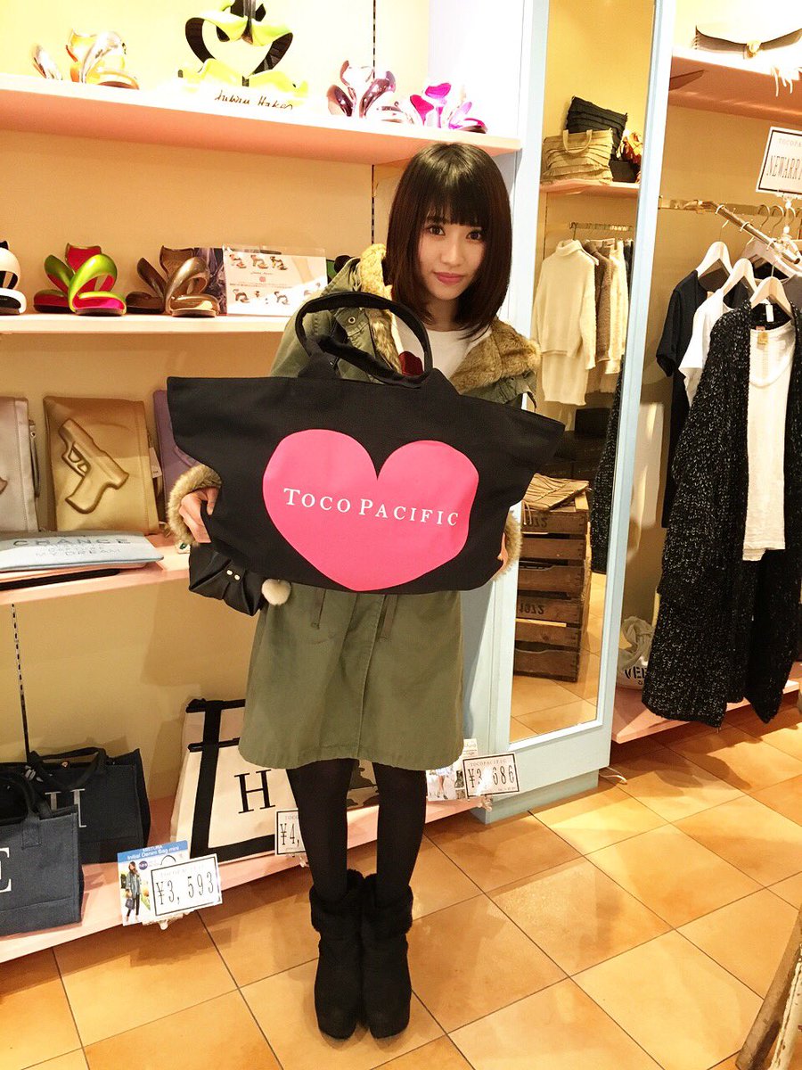 TOCOPACIFIC109's tweet photo. モデルさんに人気のロゴ入りバッグ！

https://t.co/elzveVqbtF

種類豊富なデザインでちょっとしたお出掛けや通学、通勤使えるサイズ感でオススメです🙆

shop→https://t.co/nnWsWKu3Xn https://t.co/KwBuomerfN