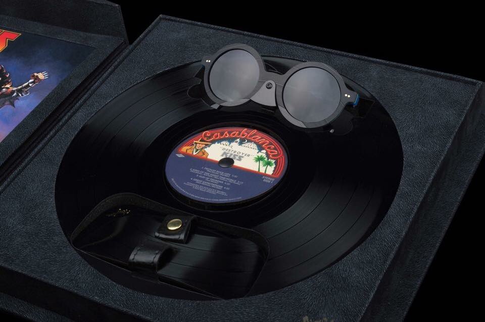 Trend_tank's tweet photo. Handcrafted luxury #eyewear made of recycled #vinyl records from Vinylize. | https://t.co/zHoazvCPmF https://t.co/XXsX7ly84G