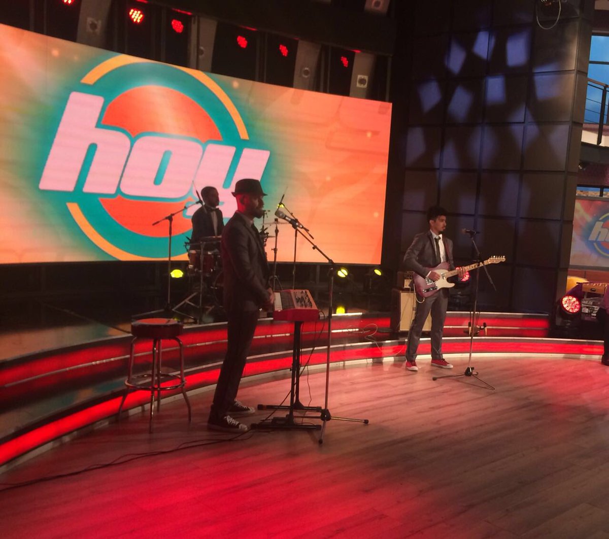 SrSmithMusic's tweet photo. Ya cámbiale!!!! Estamos en @programa_hoy 😎😎😎 https://t.co/lO0UlJGzWC