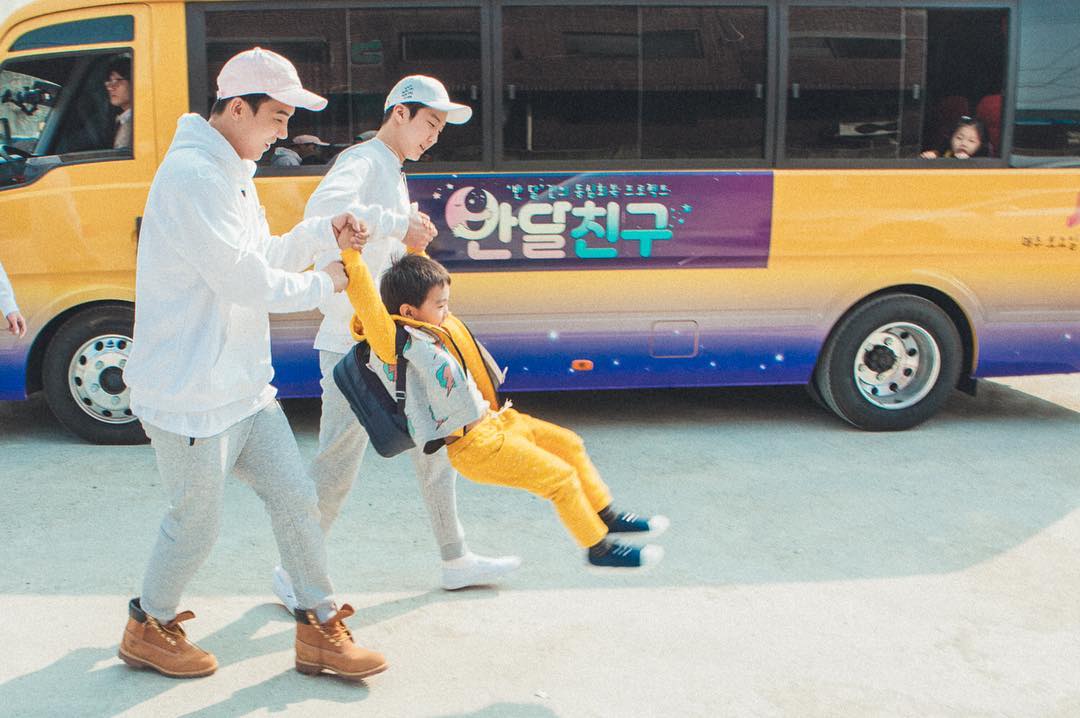 chrissy96_'s tweet photo. IG) 160328 bandalland: "Fly airplane!🚀✈️🚀"
#MINO #SEUNGHOON
https://t.co/6IBDWRr5UP
https://t.co/sVDJuf9pYz https://t.co/K6fY6vTF2g