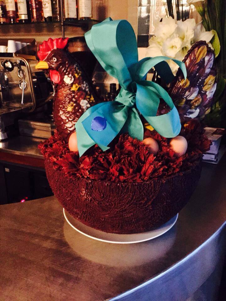 Toute l'équipe vous souhaite un très bon weekend de Pâques.
Merci à Bernachon pour cette belle poule!@lamerebrazier