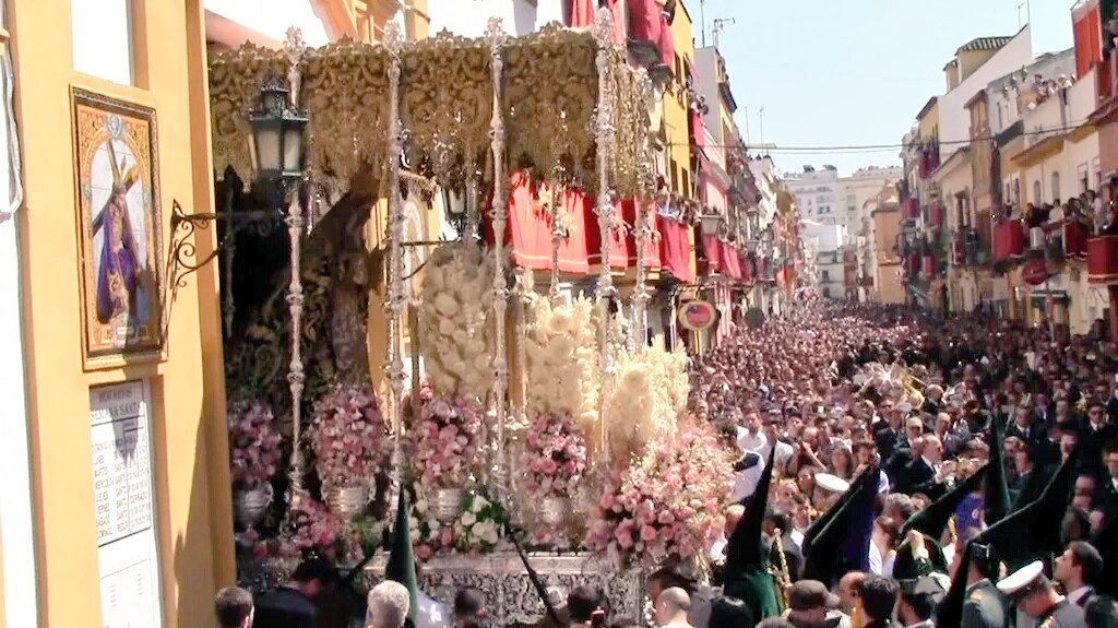 trianeradtriana's tweet photo. Ser cofrade es vivir en una espera continua, pero también es saber que vale la pena esa espera... https://t.co/MlzNjhxS29