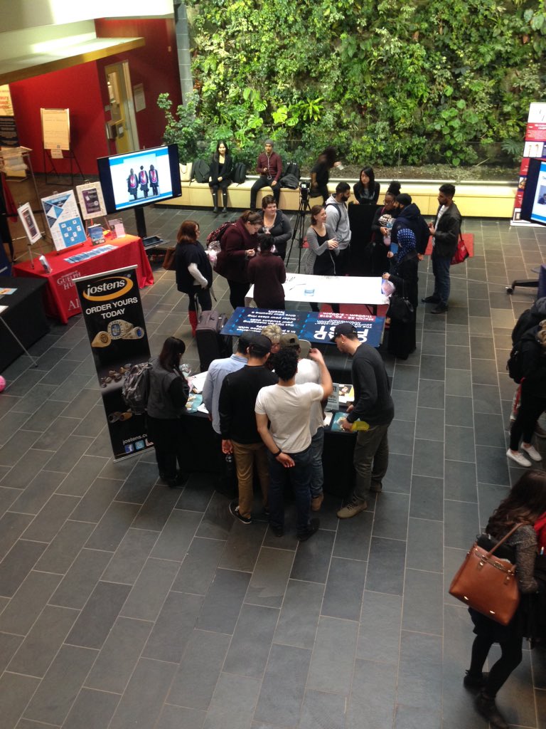 UofGHstudents's tweet photo. Only one more hour left of today's #GHGradFest! https://t.co/xrMFhF6Qt0