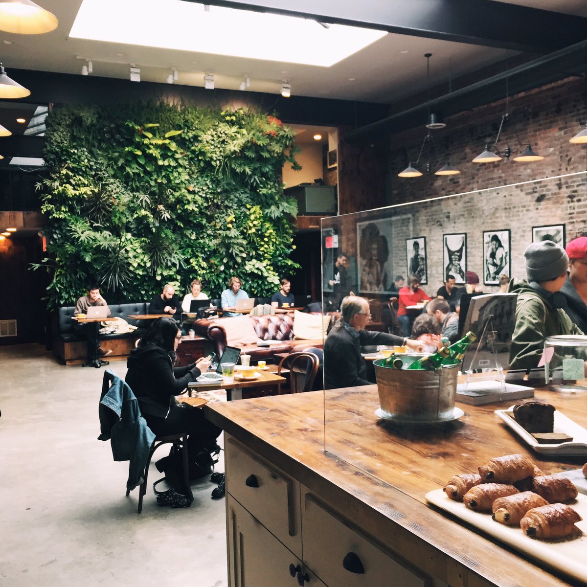 alarke_'s tweet photo. You can find me in my office today. 🌿😍 #cafedevocion https://t.co/ZXHHcHmd86