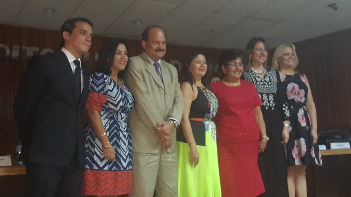 SCHP_TARQUI's tweet photo. Culmina la #RC2015 #AsambleistasManabitas @verodriguezd @LidiceLarrea @Tereasambleista @bergmannerestu @SoledadVela https://t.co/pBMtB1A3aH