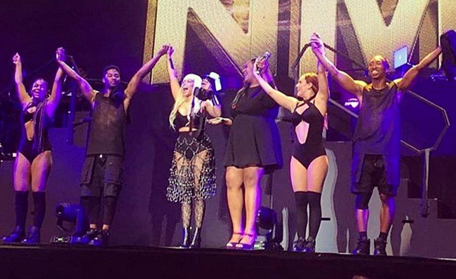 MinajNewsPoland's tweet photo. Zdjęcia z #PinkPrintTourSA (#1) https://t.co/GTi0Ln2VQj