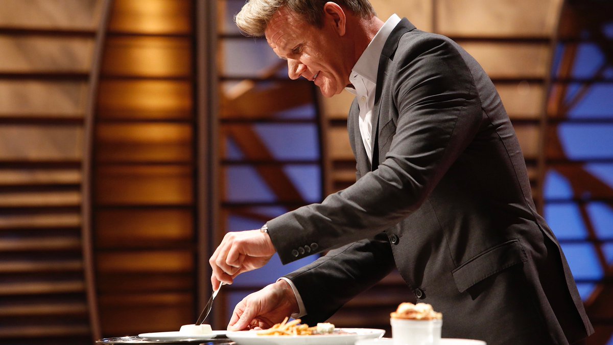 MASTERCHEFonFOX's tweet photo. Sharpen your knives! #MasterChef returns Wednesday, June 1 on @FOXTV! https://t.co/np6UbcfVTJ 🔪 https://t.co/xhERI3gH0Z