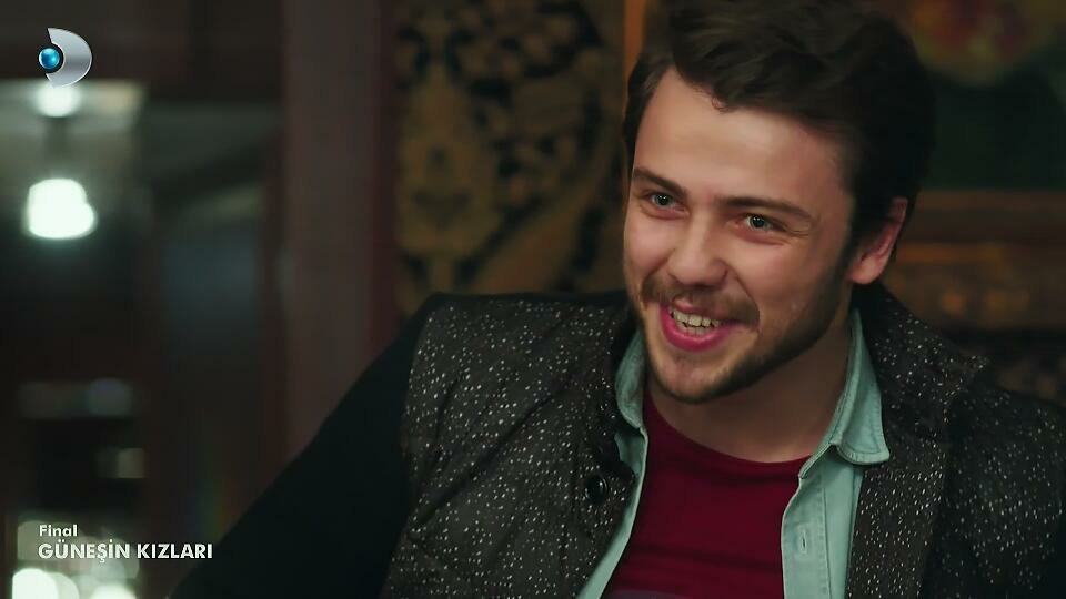 TvDunyasii's tweet photo. Tolga Sarıtaş'ın gülüşünü özledik.#GüneşinKızları https://t.co/xObOoxsd5h
