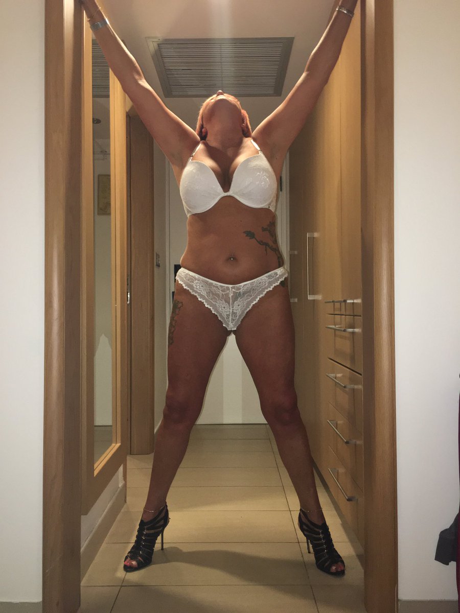 sexymilfsue's tweet photo. Happy Easter #MilfMonday from Cyprus #amateur #milf #wife #flashing White #bra &amp; #pants Comment 4more @NudeAmatuer https://t.co/KwscEXaiGR