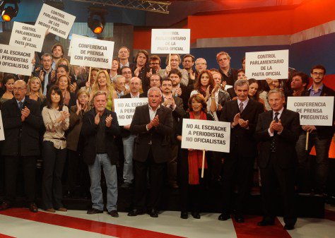 marianoemartin's tweet photo. Cada vez que quiero sentir vergüenza ajena vuelvo a ver esta foto. https://t.co/QHY2SEawvX