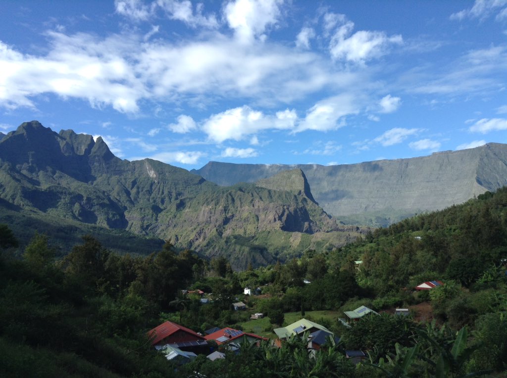 PalmaDy's tweet photo. Slt @GoogleFR un bonjour depuis l'île de la Reunion #lareunion #team974 #gotoreunion https://t.co/drwJCOaGt7