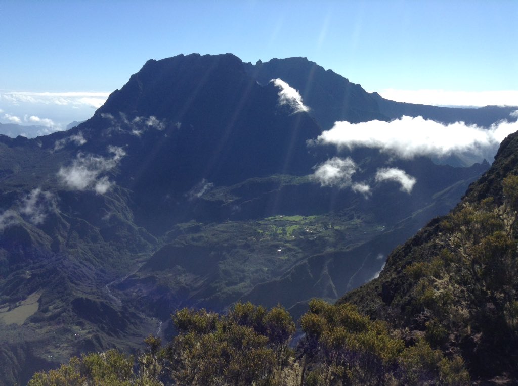 PalmaDy's tweet photo. Slt @GoogleFR un bonjour depuis l'île de la Reunion #lareunion #team974 #gotoreunion https://t.co/drwJCOaGt7