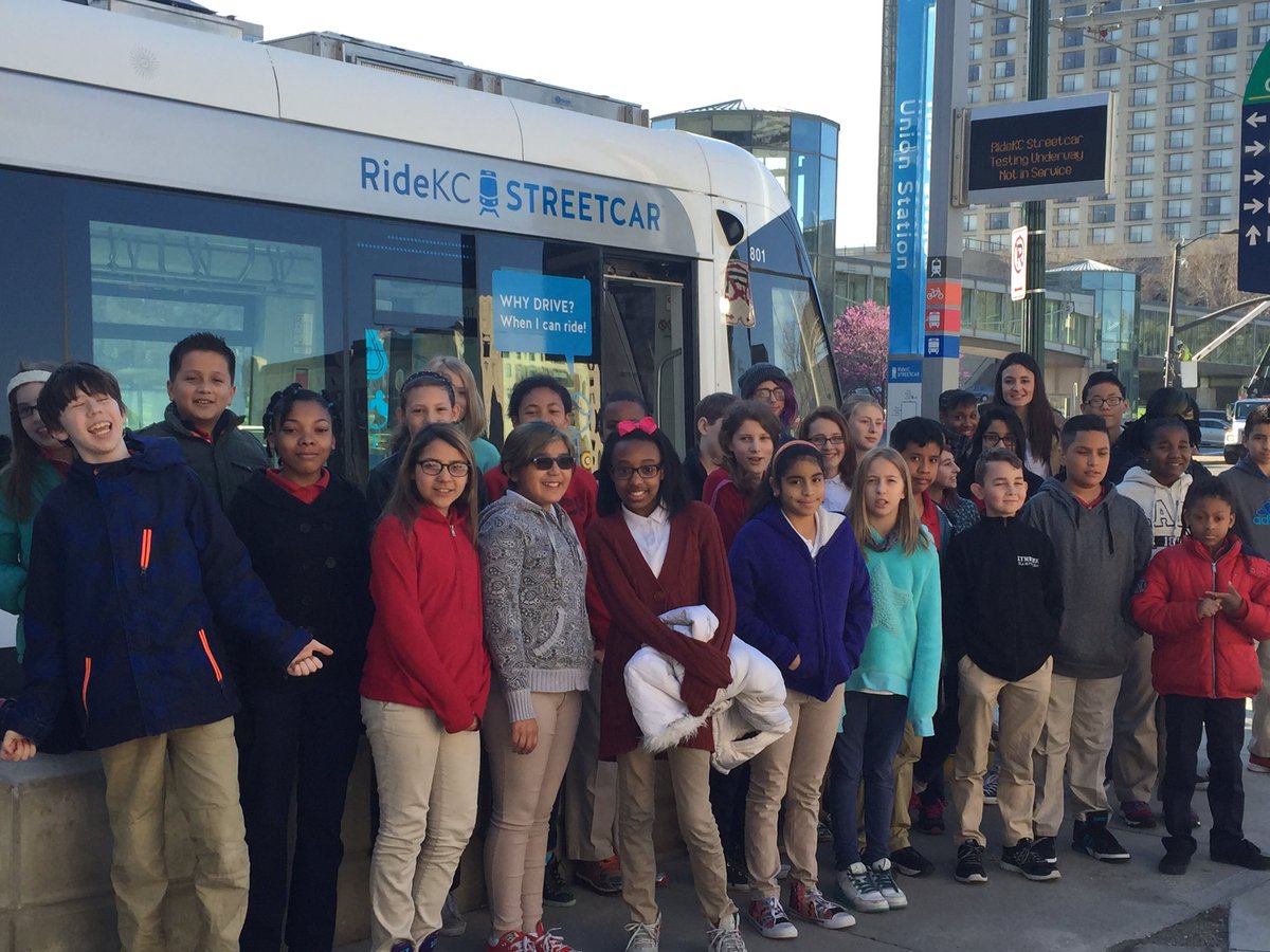 tysieray's tweet photo. CAKC students on the streetcar! #CAofKC #kcstreetcar https://t.co/fR797hYdDs