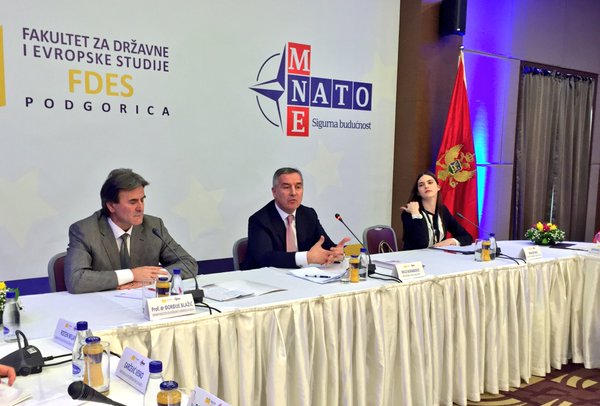 fdesmne's tweet photo. Predsjednik @VladaCG Milo Đukanović, studentima #FDES-a, održao predavanje o evroatlantskim integracijama Crne Gore. https://t.co/DiPTiBJELF
