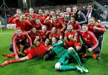 FootballFanCast's tweet photo. Wales boss casts #Gunners star's chances of returning before end of season into doubt..... https://t.co/uAFpdi8VH3 https://t.co/oFt0HmI5s1