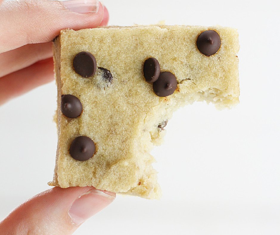 Veggie_Balance's tweet photo. Banana Bread Breakfast Bars made extra chewy with @SirBananas Banana Milk! #BreakfastWin https://t.co/xXbovApXLd #ad https://t.co/LngaolxD9F