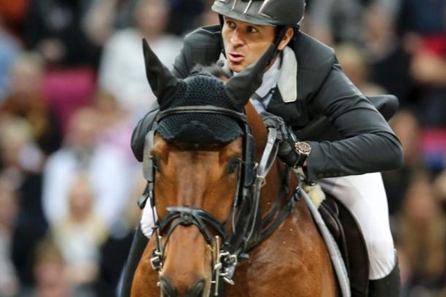 24heuresch's tweet photo. Steve #Guerdat a conservé son titre en finale de la Coupe du monde de saut https://t.co/FqVs9RIYMX https://t.co/zSxzDdQ76D