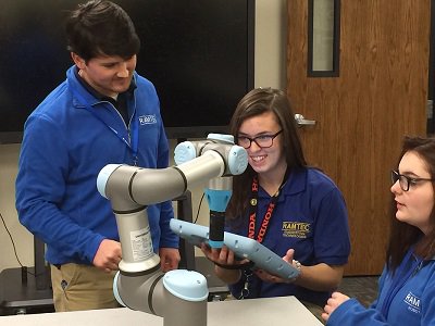 HudsonFasteners's tweet image. How @RAMTEC_Ohio is developing the next generation of #manufacturing technicians | bit.ly/1UdTuUp
#robotics