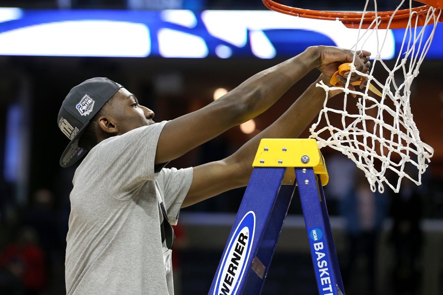GatorsMBK's tweet photo. Best wishes to @DeVon1Walker, who will graduate this spring &amp; finish his collegiate career elsewhere. https://t.co/q49PhWutfR