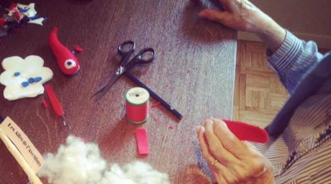 Toulouse: Des mamies fabriquent des doudous à la demande bit.ly/1SgF9k7