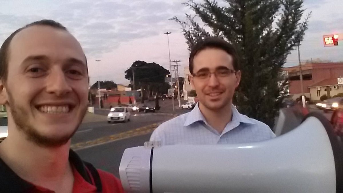 RICARDO_FRANCAA's tweet photo. Atendo a população nos semáforos junto com o Bruno Ganem desde 2012, tem alguma sugestão para melhorarmos a cidade? https://t.co/I7Ts9Riawj