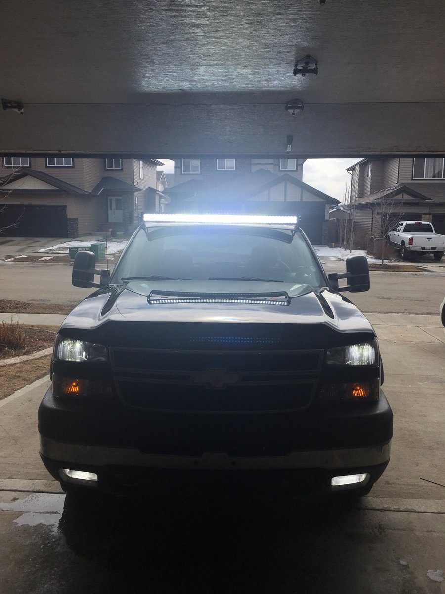 AGLOFFROAD's tweet photo. 2006 Chevrolet 3500 with 5S low beams, 5S fogs and Of course the monster Double Row 50” https://t.co/EsFilgDGmI