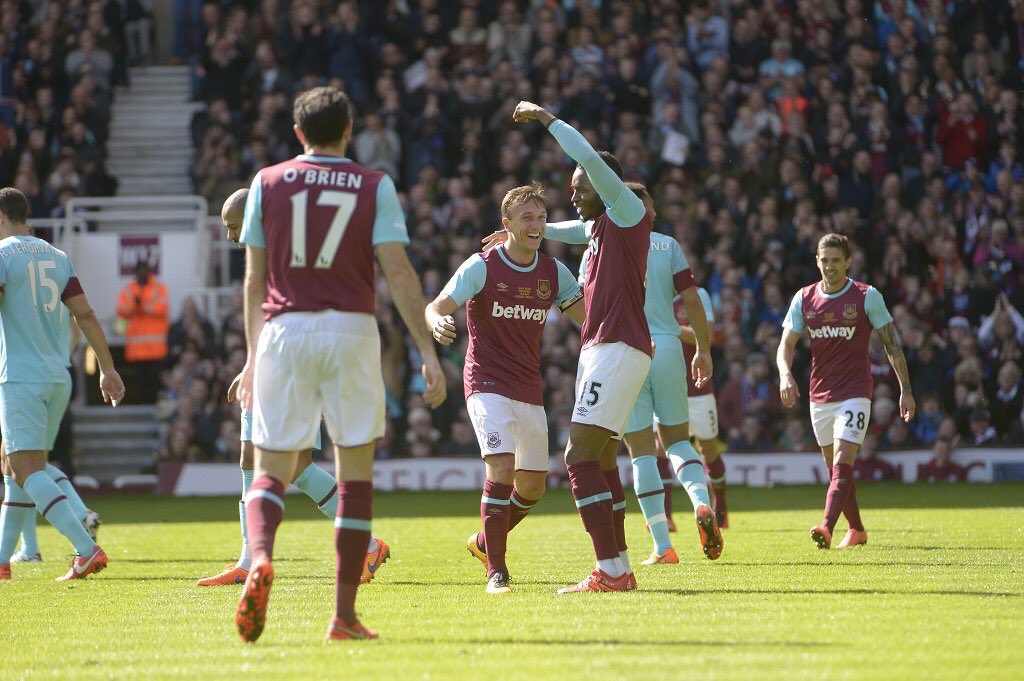 WHUFC_News's tweet photo. What a brilliant day for a brilliant player and servant to our football club! #MN16 https://t.co/6ZFuZY192l
